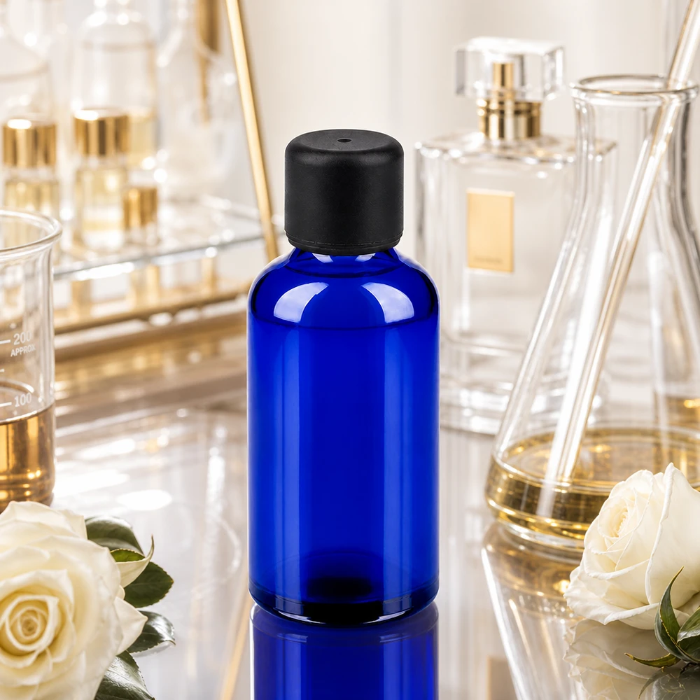 Laadukas 50ml BlueLine-lasipullo, jossa on UV-suoja tummansinisen lasin ansiosta valolle herkille aineille.