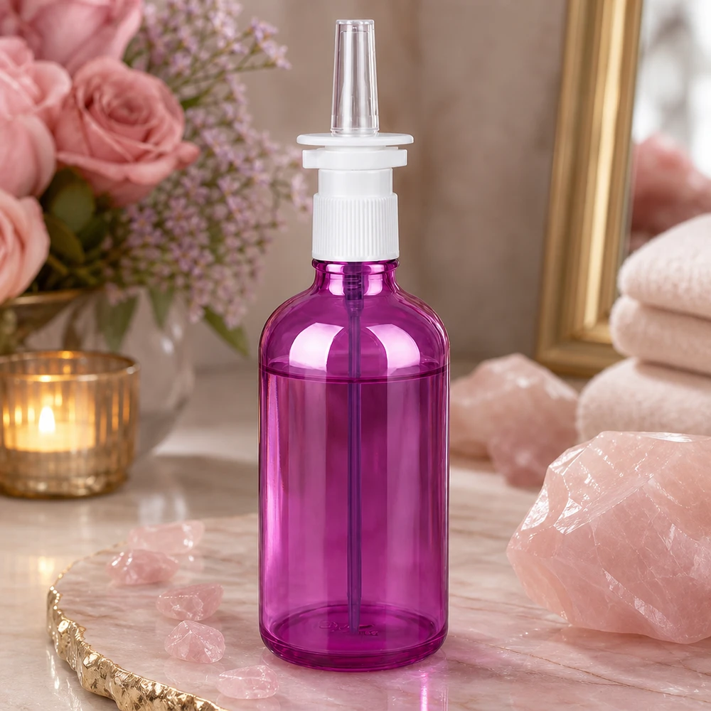 100ml nenäsumutinpullo valkoinen/läpinäkyvä vakio PurpleLine UT18/100 vakiopää PurpleLine UT18/100 Kompakti 100 ml:n nenäsumutepullo tyylikkäässä violetissa muotoilussa, jossa on käytännöllinen pumppusumutin kotikäyttöön.