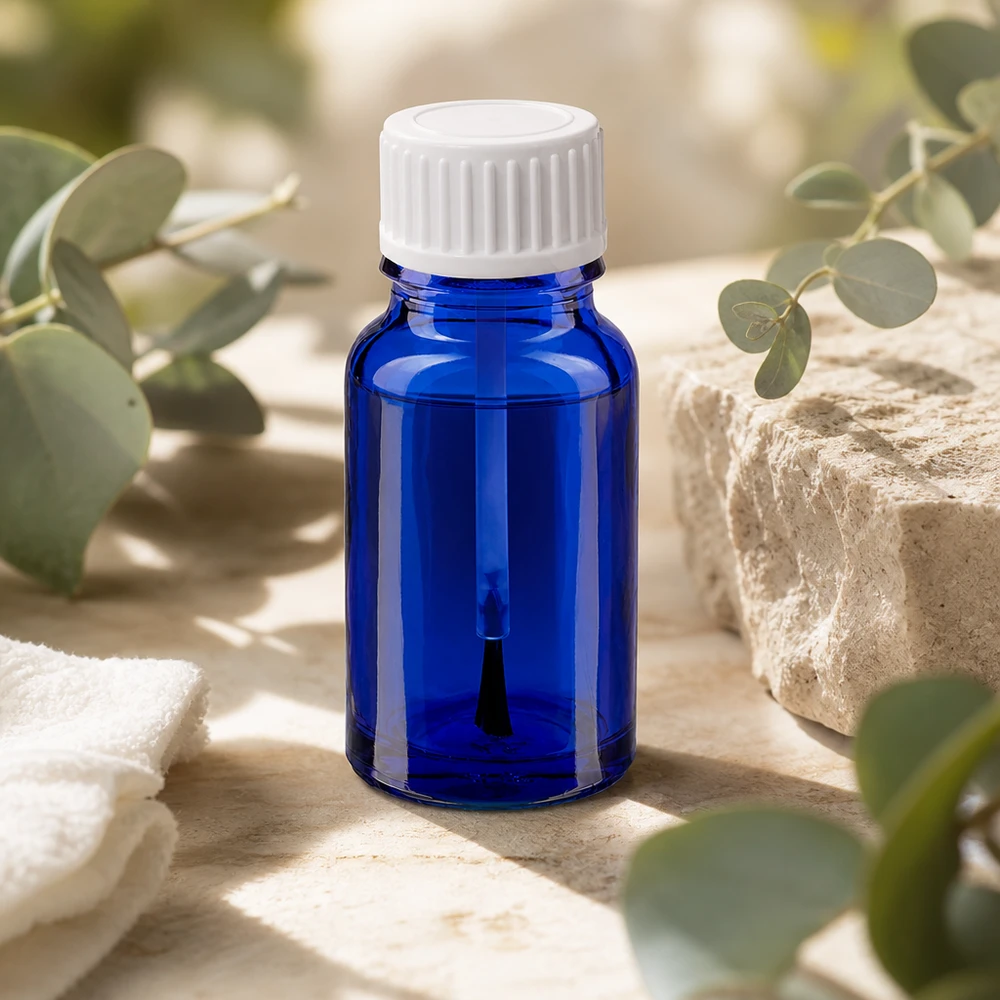 10ml pensselipullo valkoinen vakiokorkki BlueLine UT18/10 Pieni sininen sivellinpullo 10ml ihanteellinen kosmetiikkaan ja apteekkiin, jossa on käytännöllinen siveltimen applikaattori.