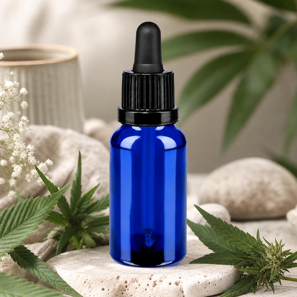 20ml sininen pipettipullo, jossa on ergonominen muotoilu helppokäyttöiseen käsittelyyn laboratorioissa ja kosmetiikassa.