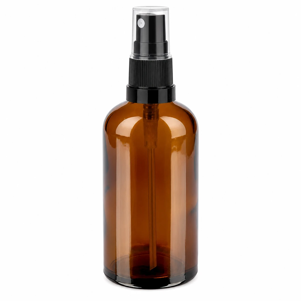 100ml suihkepullo ruskeasta lasista, jossa on musta sumutin kosmetiikalle ja eteerisille öljyille.