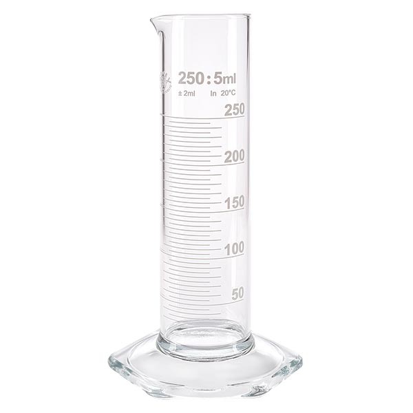 250 ml:n mittasylinteri NF lasista, valkoinen asteikko. 250 ml:n mittasylinteri NF lasista, valkoinen asteikko.