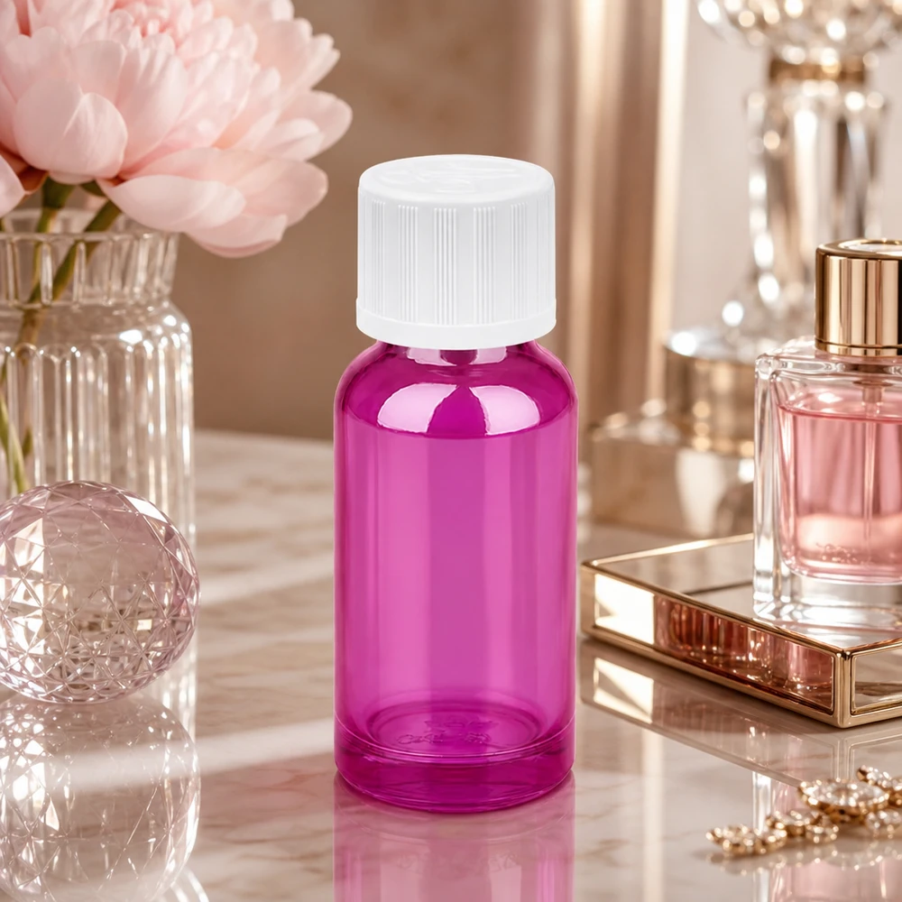 20ml tippapullo 1,2mm valkoinen vakiovarusteinen lapsiturvallinen PurpleLine.UT18/20 20ml tippapullo, jossa on läpinäkyvä violetti lapsiturvallinen korkki turvallista säilytystä varten.