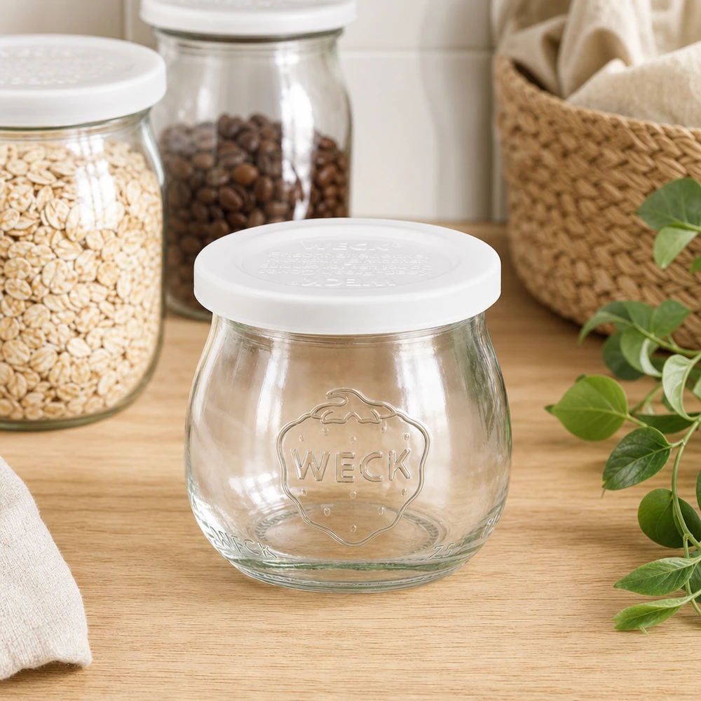 WECK tulppaanipurkki 75ml RR40 tyhjä keittiössä säilytyspurkeilla kaurapuuro kahvipapuja ja pajukorin kori koristeena