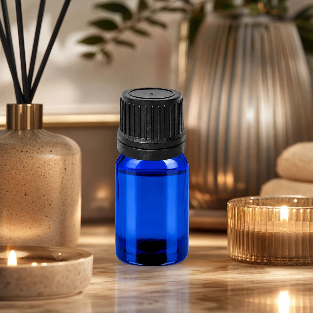 5ml tippapullo 1mm musta väärentämisen estävä korkki BlueLine UT18/5 BlueLine UT18/5 Pienikokoinen 5ml tippapullo tyylikkäässä sinisessä värissä ihanteellinen eteerisille öljyille ja esansseille.