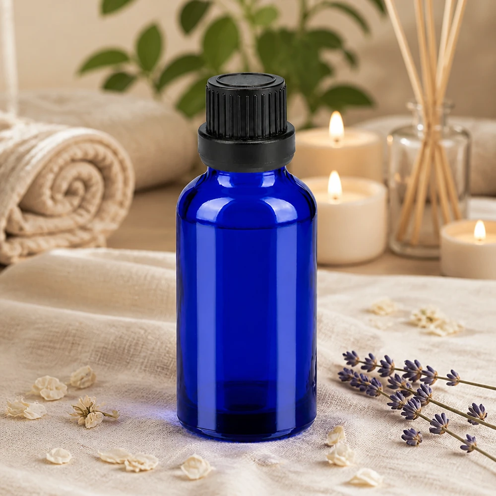 30ml pullo 11mm kierrekorkki musta väärentämisen estävä korkki BlueLine UT18/30 Pieni 30ml aromaterapiapullo tyylikkäässä koboltin sinisessä värissä, jossa on käytännöllinen tippakorkki.