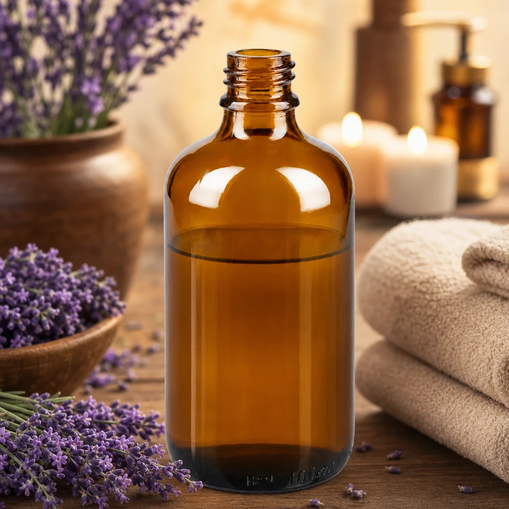 100ml ruskea lasipullo ApoGlas laventelilla ja pyyhkeillä rentouttavassa spa-tunnelmassa.
