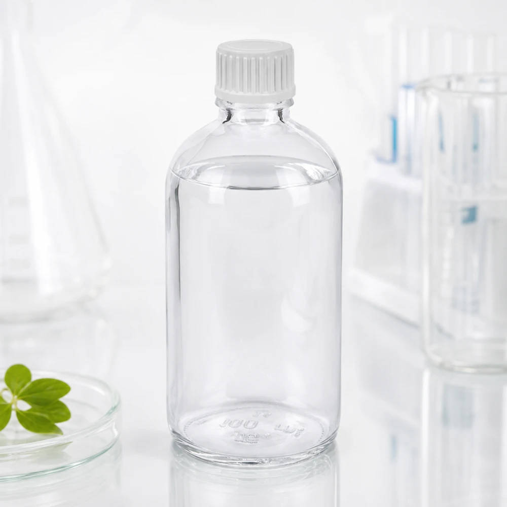 100 ml:n ClearLine-tippapullo UT18, jossa on 0,9 mm:n suuaukko, steriilissä laboratorioympäristössä ja petrimaljan kera