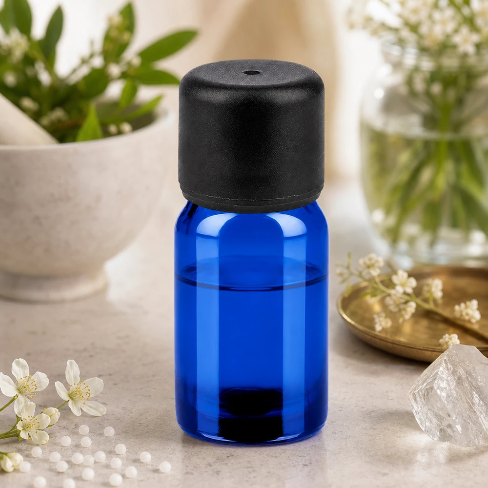 Laadukas 5ml apteekkipullo sinisestä lasista, jossa on vakiomusta korkki esansseille.