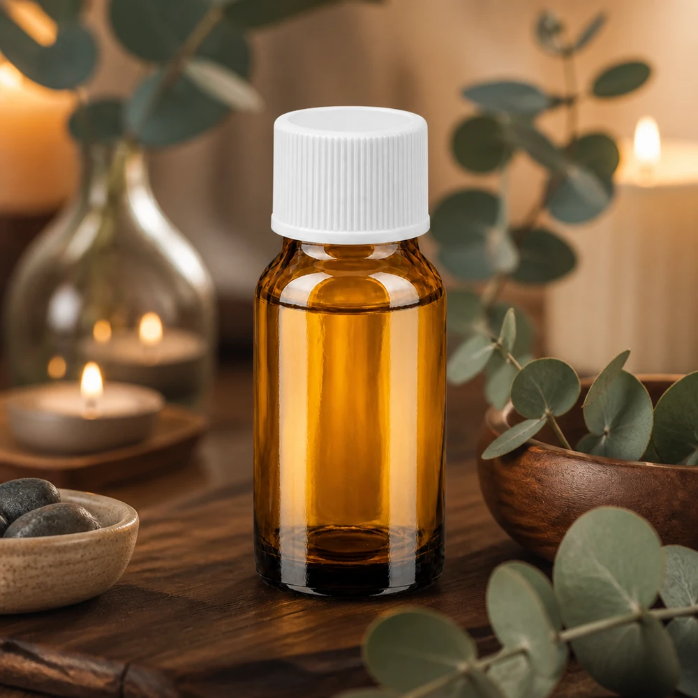 Pieni 10ml apteekkipullo ruskeasta lasista, jossa on valkoinen kierrekorkki aromaterapiaa varten.