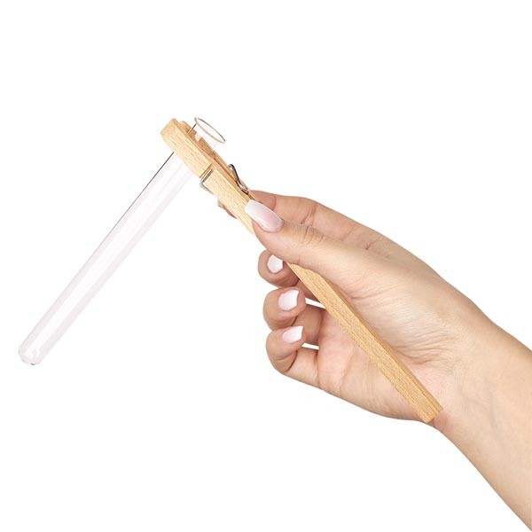 Puusta valmistettu koeputken pidike