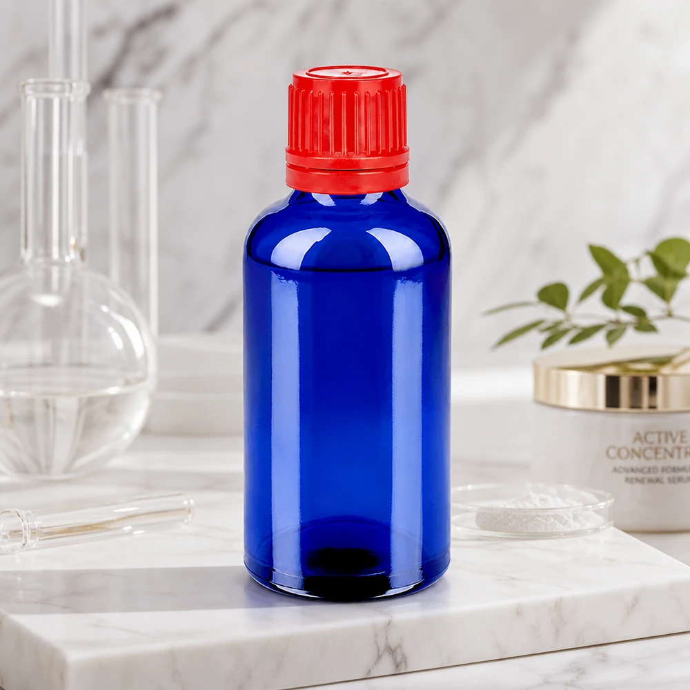 50ml pullo 11mm kierrekorkki punainen väärentämisen estävä sulkeminen BlueLine UT18/50 BlueLine UT18/50 Pieni 50 ml:n pullo tyylikkäässä koboltinsinisessä värissä ja käytännöllisellä punaisella korkilla SV 11mm OV BlueLine UT18/50
