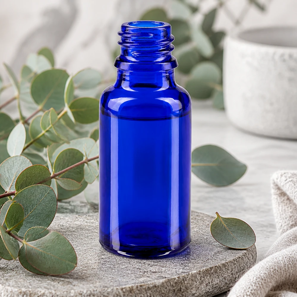 Tiputinpullo 20ml DIN 18 BLAUGLAS Pieni 20 ml:n apteekkipullo kirkkaan sinisessä kirkkaassa värissä, joka on valmistettu kestävästä ApoGlasista jokapäiväiseen käyttöön.