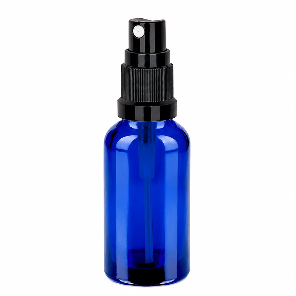 30ml suihkepullo musta vakiokorkki BlueLine UT18/30 Sininen lasipullo 30ml mustalla suihkupäällä hajuvettä ja aromaterapiaa varten.