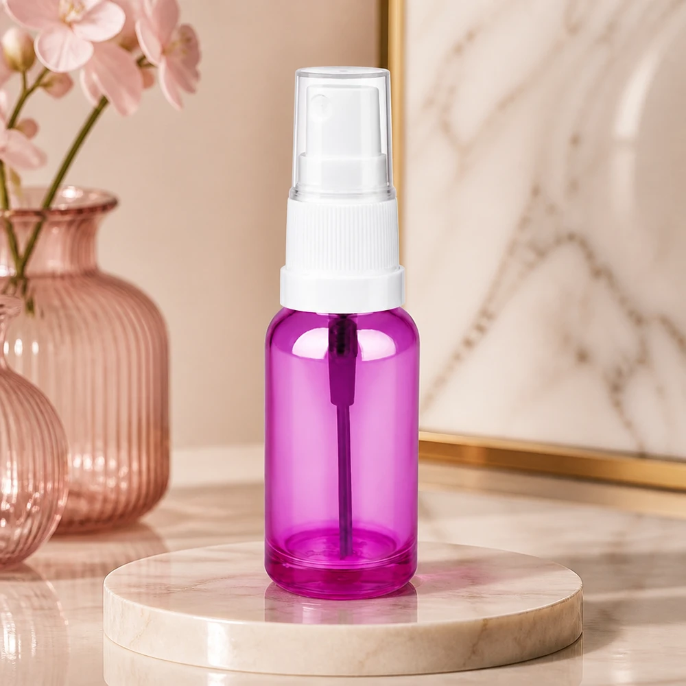 20ml tippapullo valkoinen/läpinäkyvä Standard PurpleLine UT18/20 20ml suihkepullo korkealaatuisesta läpinäkyvästä muovista, jossa on tyylikäs violetti muotoilu.