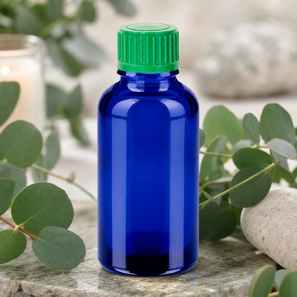 Korkealaatuinen 30ml lasipullo tyylikkään sinisellä ja käytännöllisellä vihreällä kierrekorkilla.