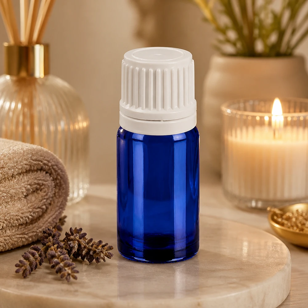 Pieni 5ml tippapullo sinisestä lasista valkoisella OV18-korkilla aromaterapiaa varten.
