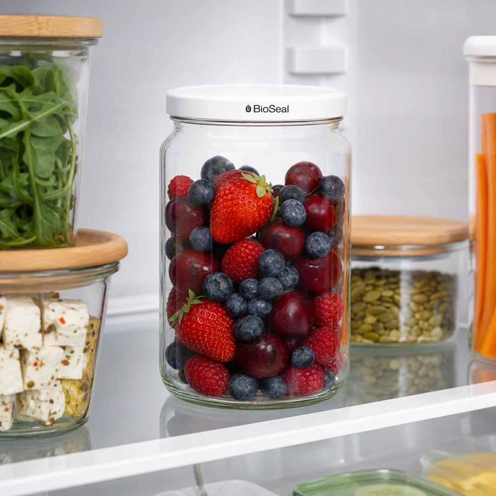 UNiTWIST Runda795 im Kühlschrank mit frischen Beeren - optimale Frischhaltung dank weißem TO82 BioSeal Deckel