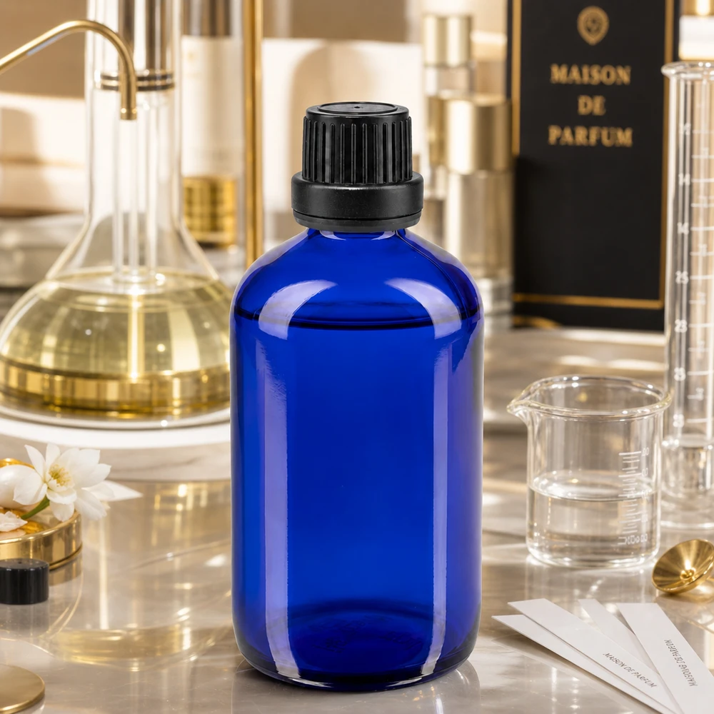 Apteekkipullo sininen 100ml ruuvikorkki musta näpistysvarma suljin Sininen 100 ml:n lasipullo, jossa on tippakorkki, parfyymikaupan ympäristössä, jossa on lasimalja