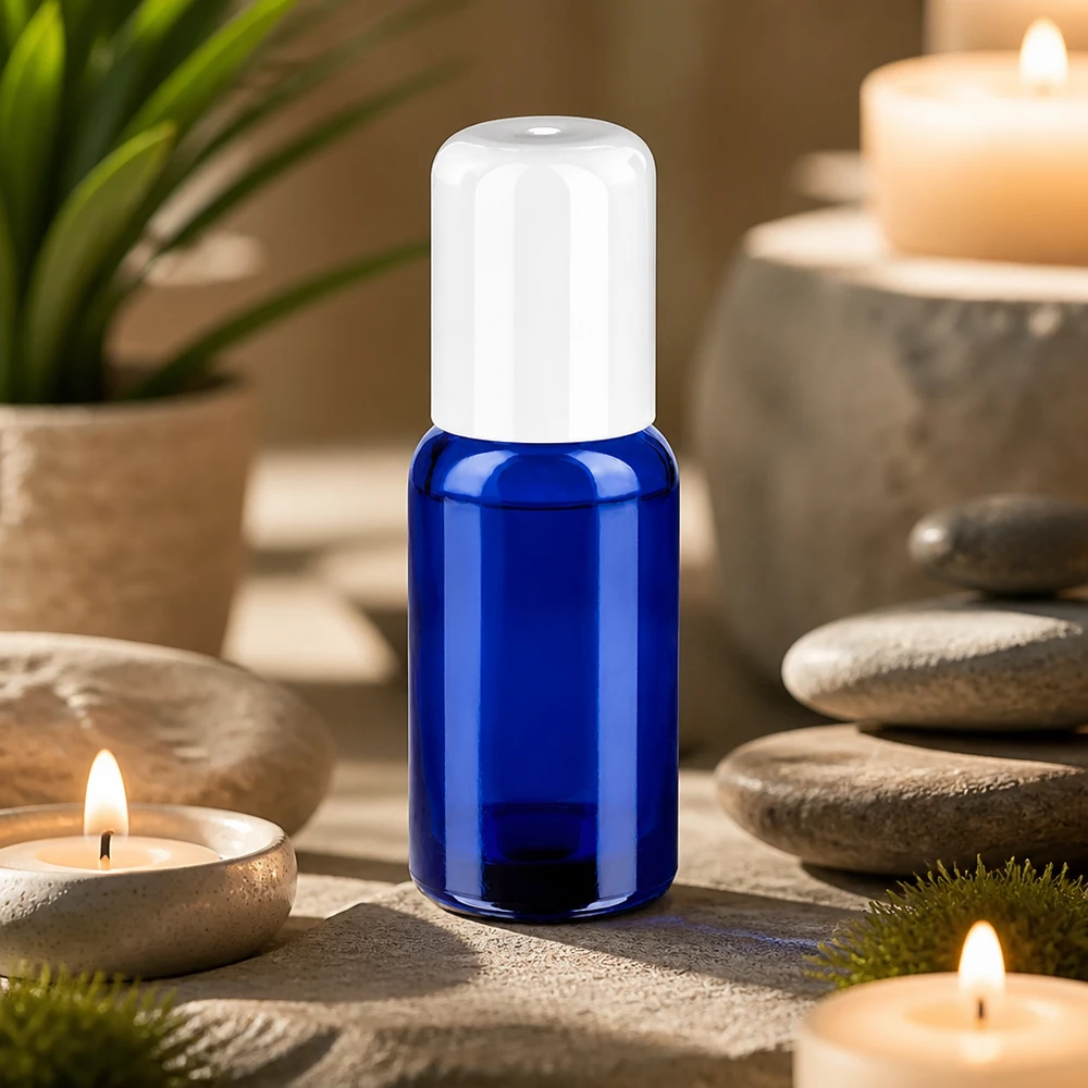 Kompakti 20ml roll-on pullo valkoisella korkilla liikkuvaan aromaterapiaan ja hyvinvointiin.