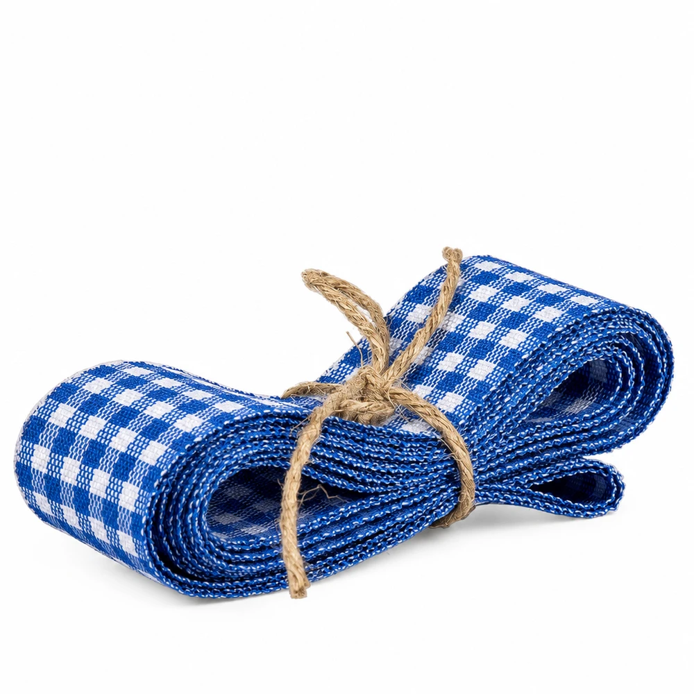 Sinivalkoinen ruudullinen kangasnauha 300cm pitkä rullattu juuttinarulla koristeluun ja käsitöihin.