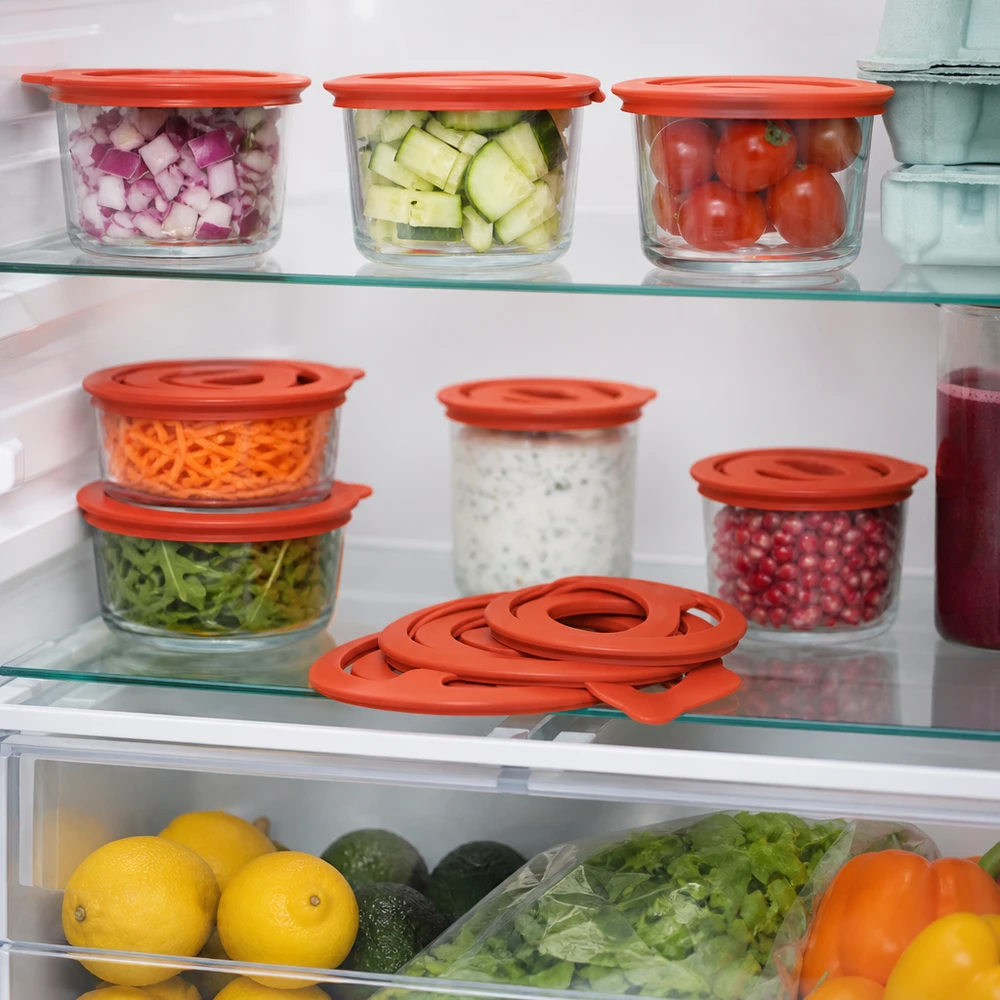 Luonnonkumista valmistettu säilytysrengas RR100 Säilytysrenkaat RR100 punainen jääkaapissa valmiiden ruokien vieressä säilytyspurkeissa säilytystä varten.