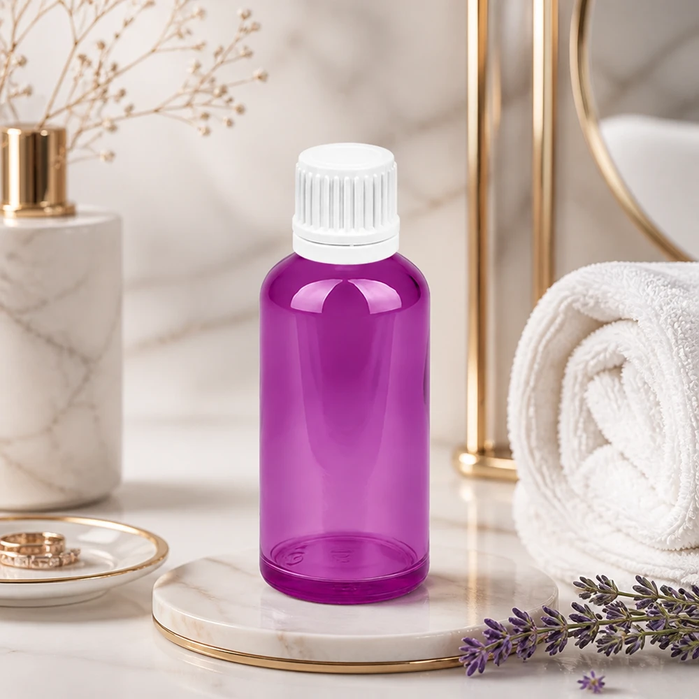 50ml tippapullo 0,7mm valkoinen Originality kierrekorkki PurpleLine UT18/50 PurpleLine UT18/50 Tyylikäs 50ml tippapullo violetilla muotoilulla ja valkoisella korkilla tyylikkääseen tuote-esittelyyn.
