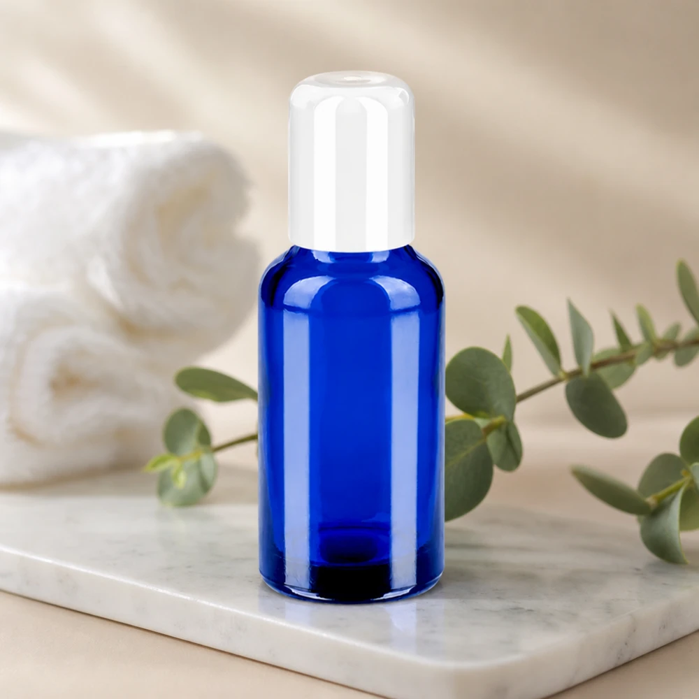 30ml roll-on-pullo valkoinen vakiokorkki BlueLine UT18/30 BlueLine UT18/30 30ml roll-on-pullo valkoisella STD-korkilla kirkkaan sinisessä lasissa kosmetiikkaa varten