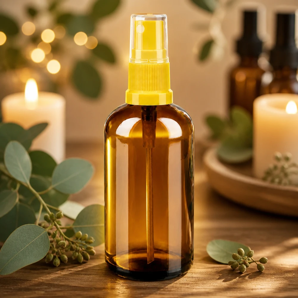 Keltainen suihkupää ruskeassa 100ml lasipullossa eteerisiä öljyjä ja aromaterapiaa varten.