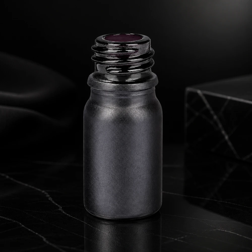 Premium 5ml apteekkipullo BlackLine UT18/5 UNiTWIST korkealaatuisille seerumeille ja tiivisteille.