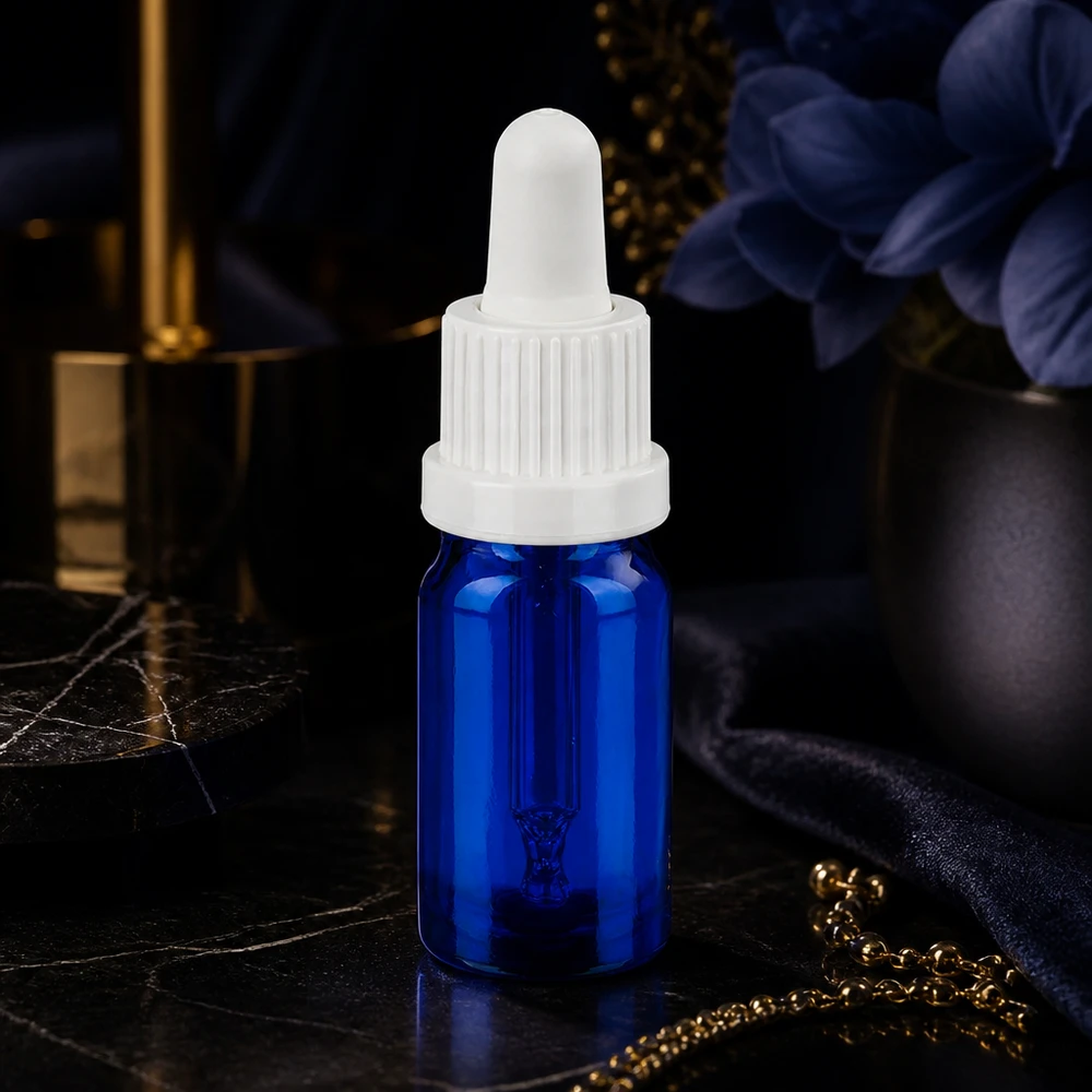 5 ml:n pipettipullo valkoinen tamper-evident-suljin BlueLine UT18/5 Pieni 5 ml:n pipettipullo tyylikkäällä muotoilulla ja käytännöllisellä tiputuskorkilla tarkkaa annostelua varten.