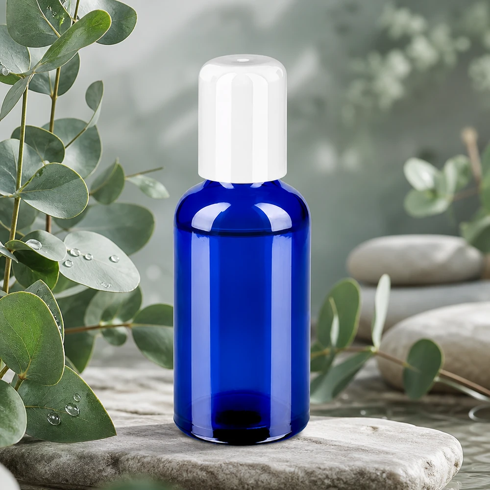 Roll-on-pullo 50ml, valmistettu korkealaatuisesta lasista, intensiivisen sininen ja käytännöllinen pallokorkki.