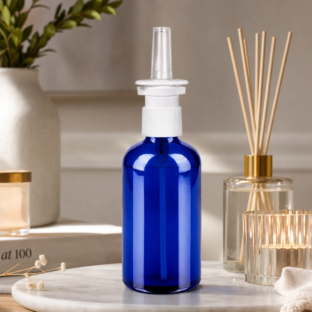 100ml nenäsumutinpullo musta valkoinen/läpinäkyvä vakiokorkki BlueLine UT18/100 BlueLine UT18/100 100ml BlueLine nenäsumutepullo, jossa on STD-kierre ja tippumaton suihkutusjärjestelmä tarkkaa levitystä varten.