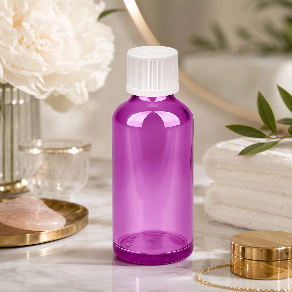 Elegantti 50ml tippapullo violetissa värissä, jossa on ohut muoto tuotteen tyylikkääseen esittelyyn.