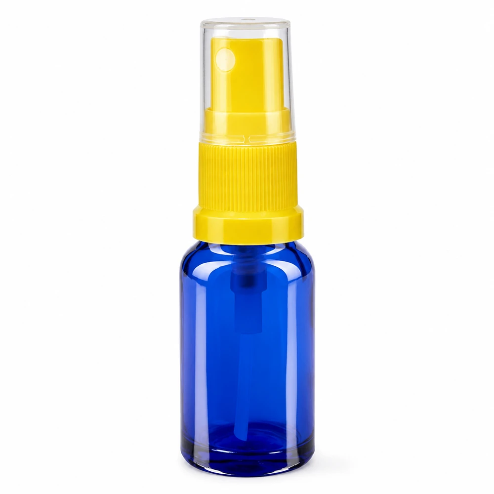 Apteekkipullo sininen 10ml suihkepullon yläosa keltainen 10 ml:n sininen lasisuihkepullo, jossa on keltainen pumppusuihkutin ja läpinäkyvä suojakorkki, ApoGlas STD