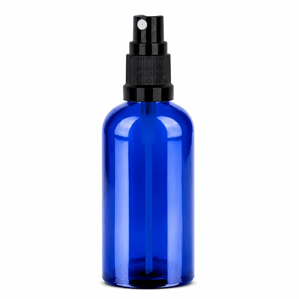 Sininen lasinen suihkepullo 100ml mustalla pumppusumuttimella kosmetiikalle ja eteerisille öljyille.