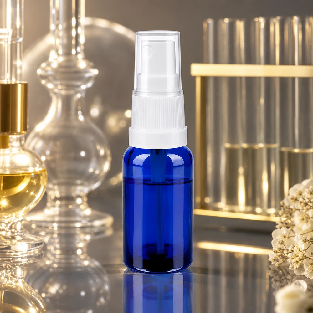 20ml suihkepullo valkoinen/läpinäkyvä vakiokorkki BlueLine UT18/20 Kompakti 20 ml:n suihkepullo korkealaatuisesta sinisestä lasista, jossa on ergonominen valkoinen suihkutuslisäosa