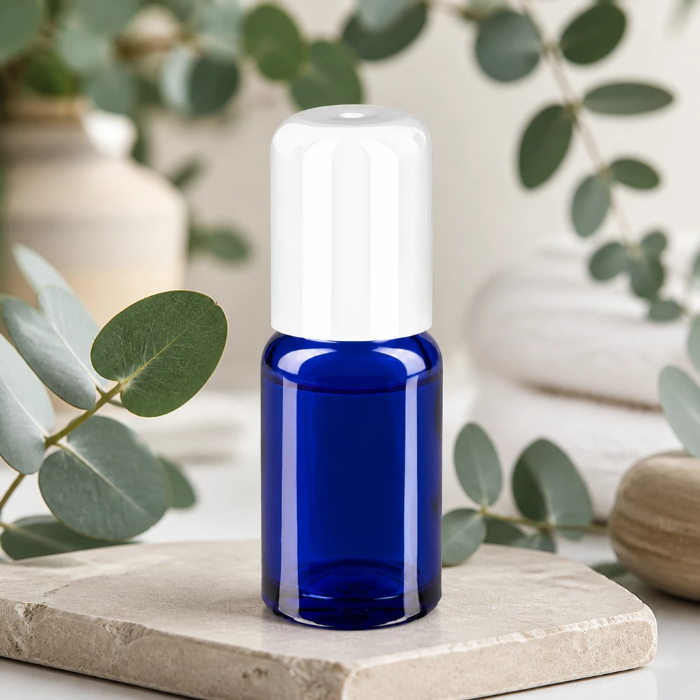 10ml roll-on-pullo valkoinen vakiokorkki BlueLine UT18/10 Pienikokoinen 10ml roll-on-pullo tyylikkään sinisessä värissä, ihanteellinen aromaterapiaan ja luonnonkosmetiikkaan.