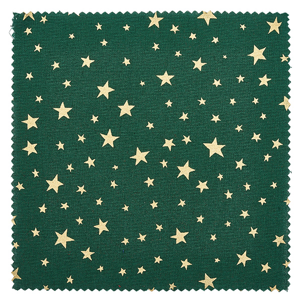 Kankainen korusilppu vihreä "Tähdet" 12cm neliö. Lähikuva vihreästä kankaasta, jossa on erikokoisia kultaisia tähtiä, koristeellinen reunusliina 12x12cm neliön kokoinen.
