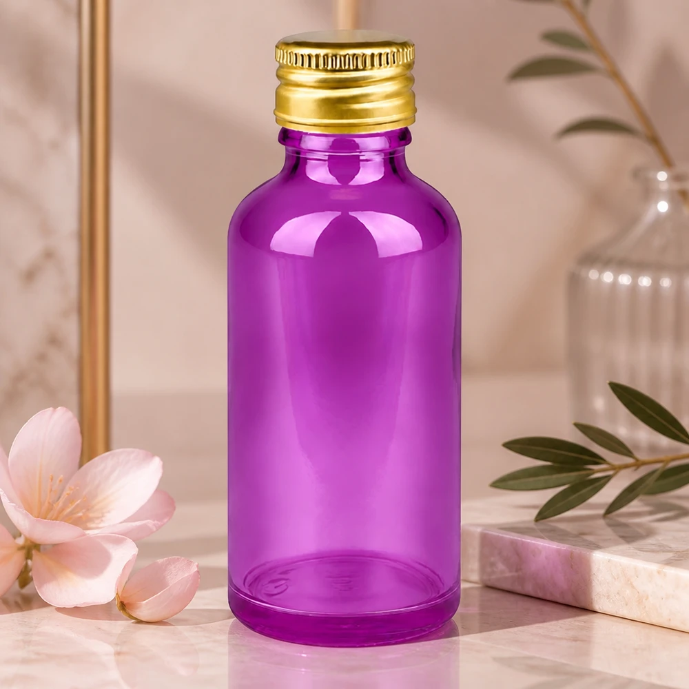 Tyylikäs violetti 50ml lasipullo, jossa on kiiltävä pinta ja koristeellinen kultainen korkki.