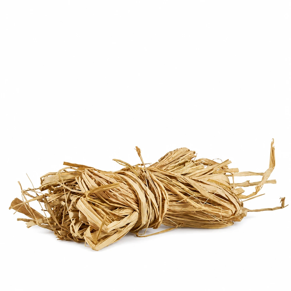 Luonnon raffia koristeluun 30g luonnon raffiakuituja kultaisen beigen värisenä koristeluun ja askarteluun.