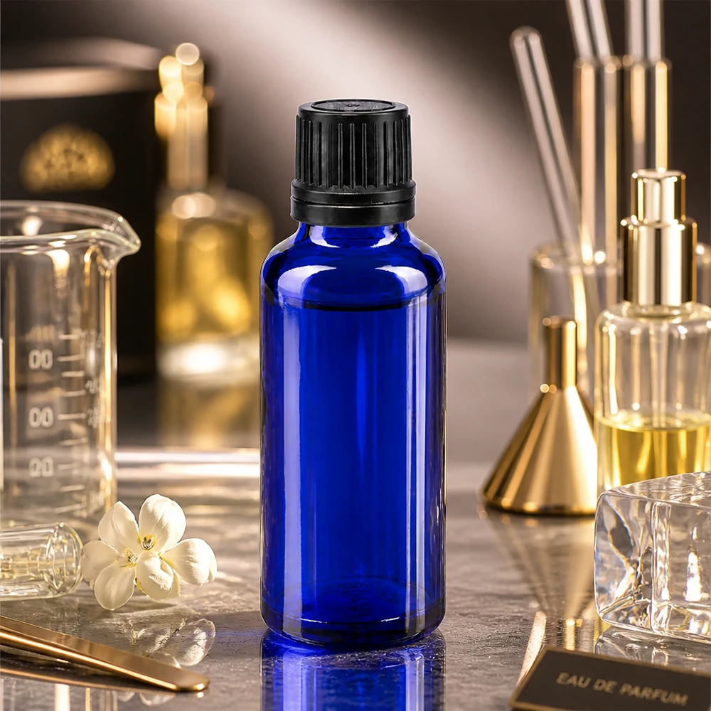 Apteekkipullo sininen 30ml tiputuskorkki valurengas 1mm musta peukaloinninesto sulkeminen 30 ml:n apteekkipullo sinisestä lasista, mustalla kierrekorkilla ja tarkalla 1 mm:n annosteluaukolla