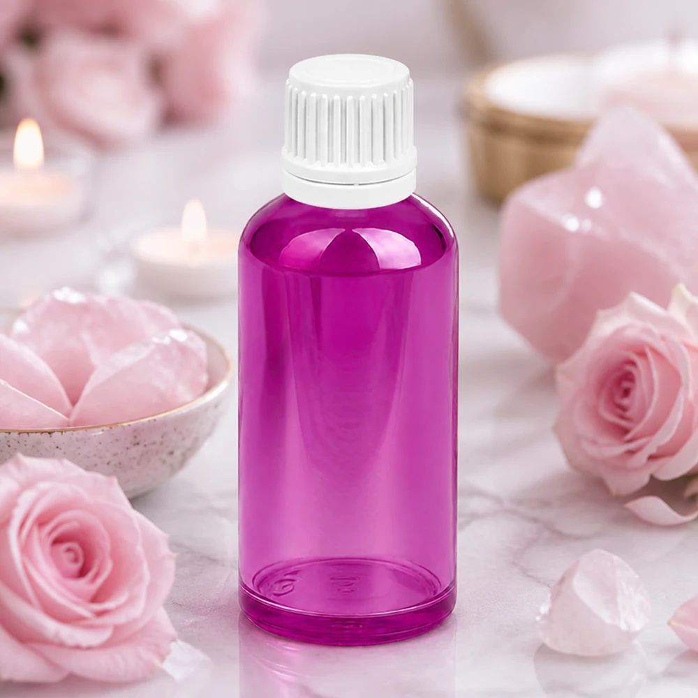 50 ml:n violetti tippapullo, jossa on ergonominen muotoilu helppoa käsittelyä ja annostelua varten.