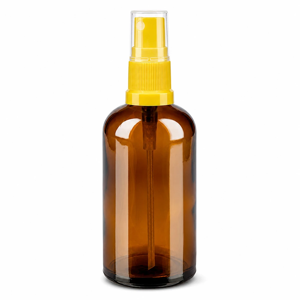 100ml suihkepullo ruskea läpinäkyvä keltaisella suihkepäällä kosmetiikkaan ja hoitotuotteisiin.