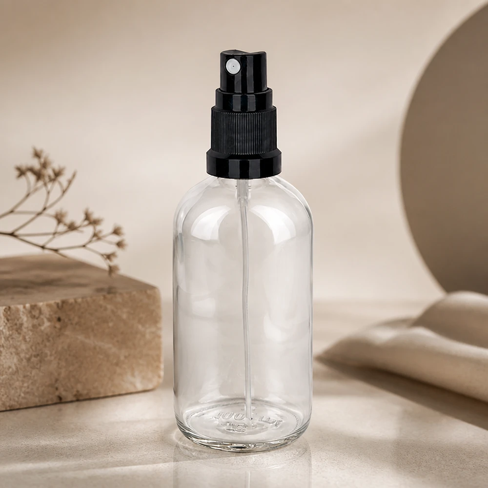 100ml suihkepullo musta/läpinäkyvä vakiokorkki ClearLine UT18/100 Minimalistisesti muotoiltu 100 ml:n suihkepullo kirkkaasta lasista, jossa on musta sumutin marmorikuvioinnilla