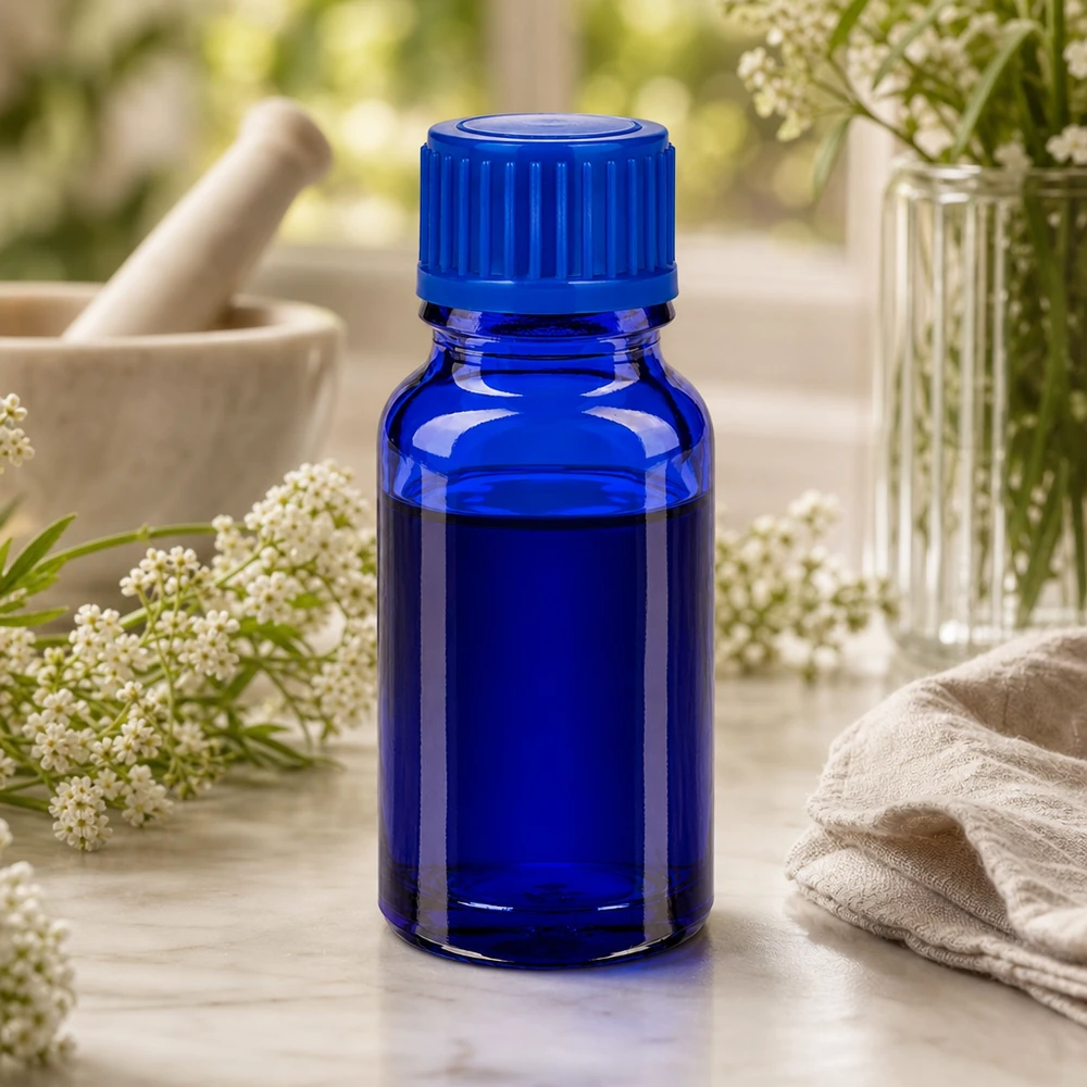 Laadukas 10ml pullo sinisestä lasista, jossa on kestävä materiaali turvallista säilytystä varten.