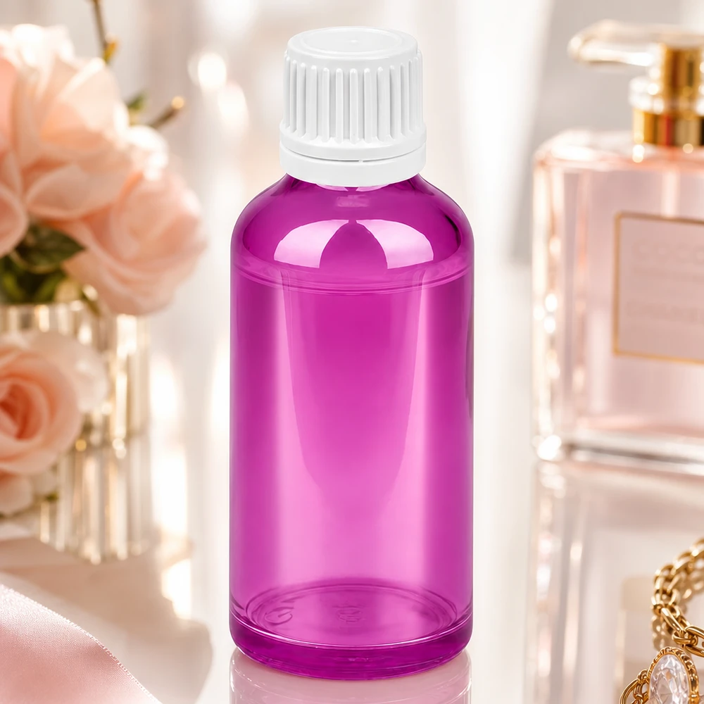 Elegantti 50ml design-pullo violetilla ja valkoisella korkilla premium-kosmetiikkatuotteille.