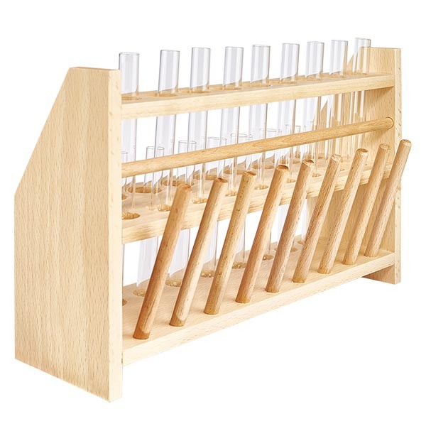 Puinen koeputkiteline, jossa on 18 koeputkea soodakalkkia 100x12