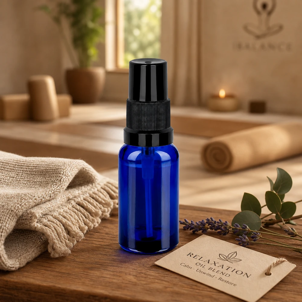 20ml suihkepullo musta vakiokorkki BlueLine UT18/20 Korkealaatuinen 20 ml:n lasinen suihkepullo syvänsinisestä kobolttipullosta, jossa on kestävä musta suihkepullon korkki.