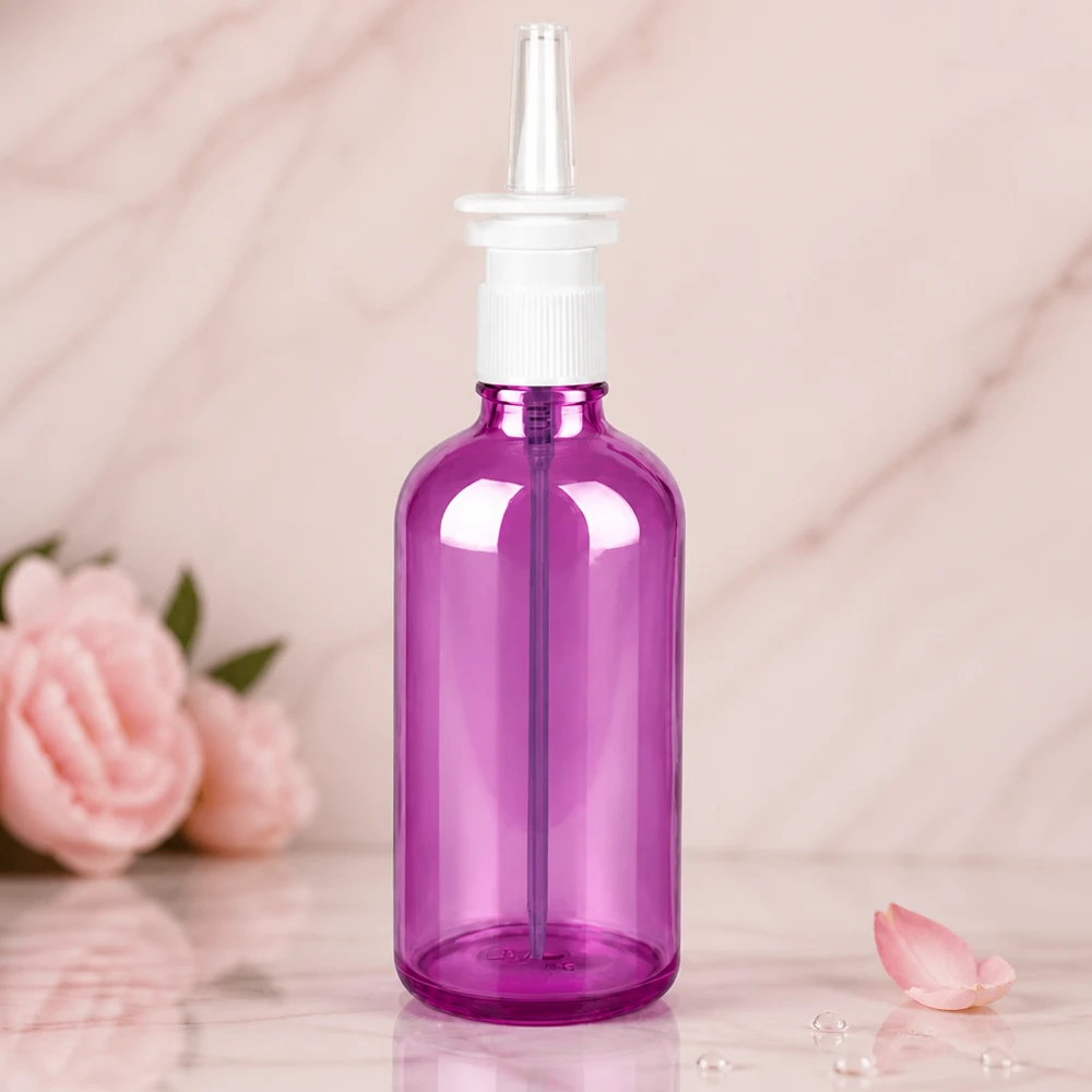 100ml nenäsumutinpullo valkoinen/läpinäkyvä vakio PurpleLine UT18/100 vakiopää PurpleLine UT18/100 Tyylikäs violetti nenäsumutepullo, jossa on ergonominen muotoilu ja tarkka sumutinpää 100 ml:n sisällölle.